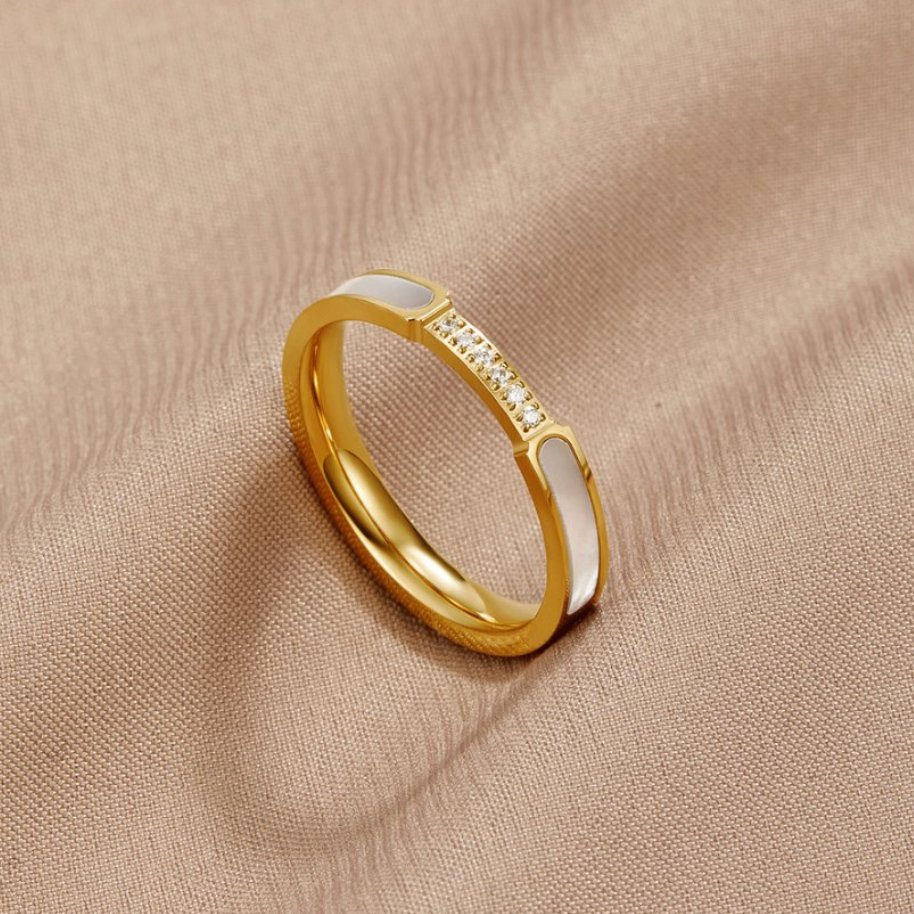 Bibiana - Pearl and Crystal Ring